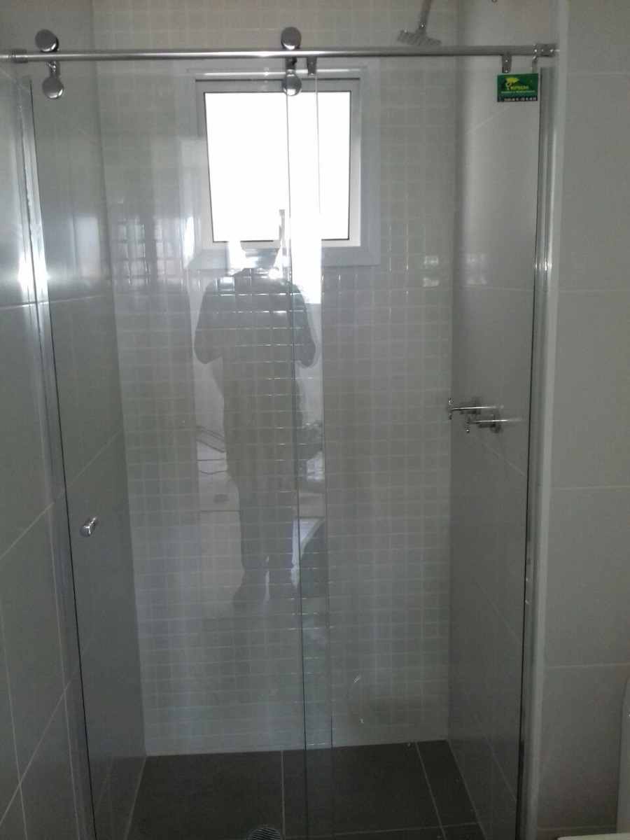 Ilustração técnica mostrando estrutura interna do vidro temperado